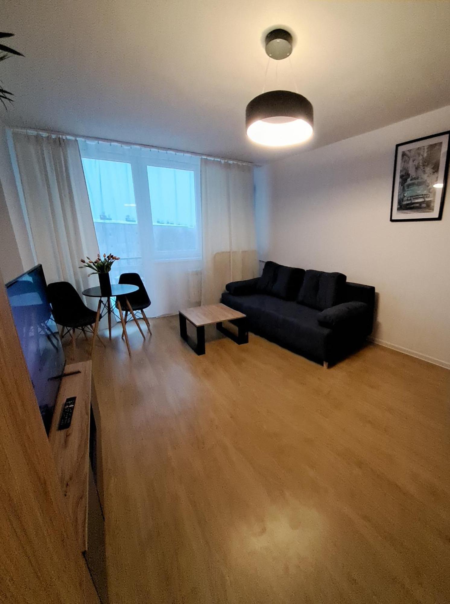 Kawalerka 28M Salon Z Kuchnia Centrum โนวิซอนช์ ภายนอก รูปภาพ